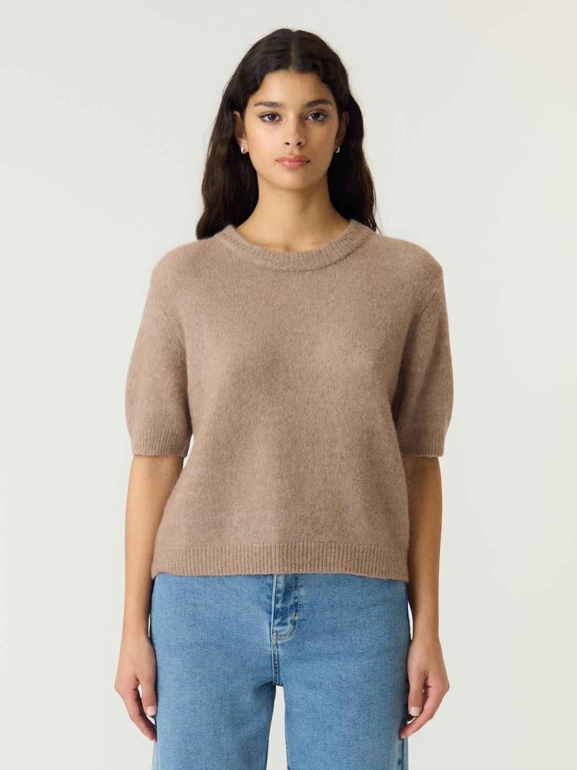 model_shot-front